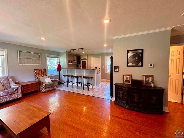 6522 Kimball Ave, Kansas City, KS 66104