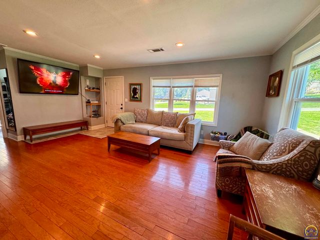 6522 Kimball Ave, Kansas City, KS 66104