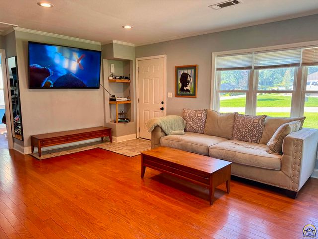 6522 Kimball Ave, Kansas City, KS 66104