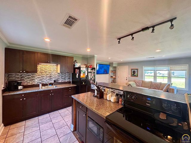 6522 Kimball Ave, Kansas City, KS 66104