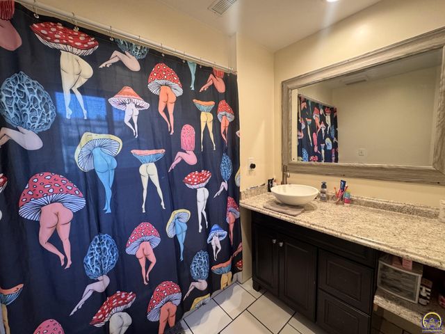 6522 Kimball Ave, Kansas City, KS 66104