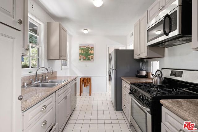 2294 Mountain Oak Drive, Los Angeles, CA 90068