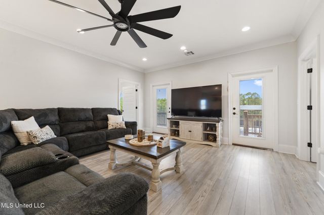 6149 Pontiac Drive, Kiln, MS 39556