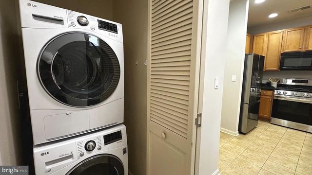 2665 PROSPERITY AVE #440, Fairfax, VA 22031