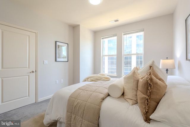 2665 PROSPERITY AVE #440, Fairfax, VA 22031