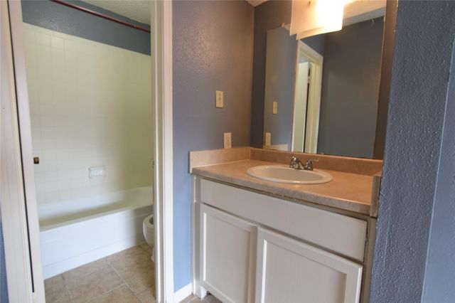 2750 Holly Hall Street 1309, Houston, TX 77054