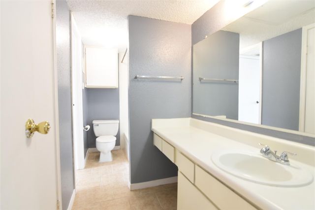 2750 Holly Hall Street 1309, Houston, TX 77054