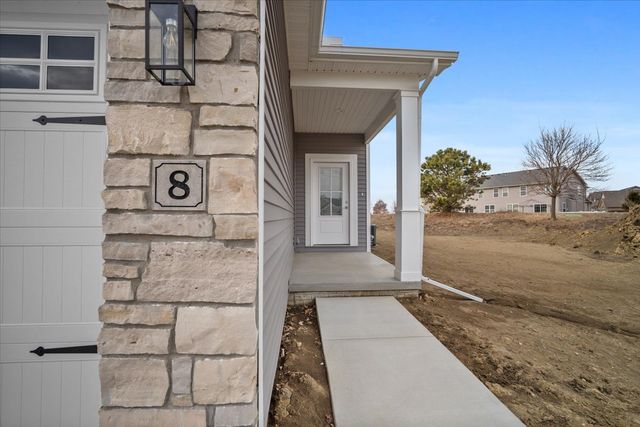 8 Stone Mill Court, Bloomington, IL 61705