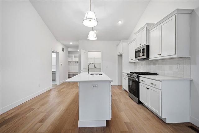 8 Stone Mill Court, Bloomington, IL 61705