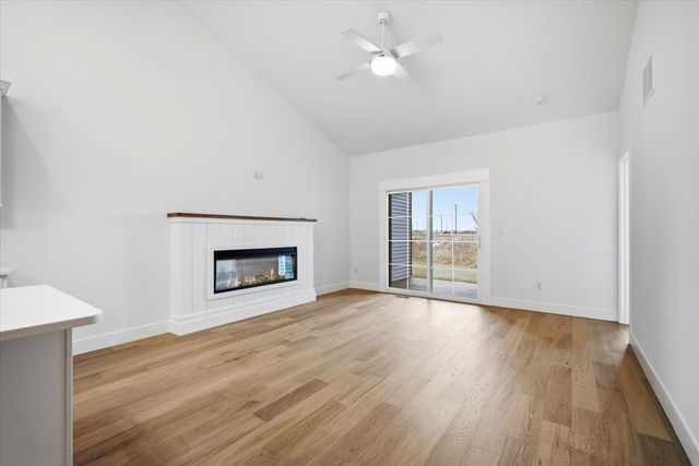 8 Stone Mill Court, Bloomington, IL 61705