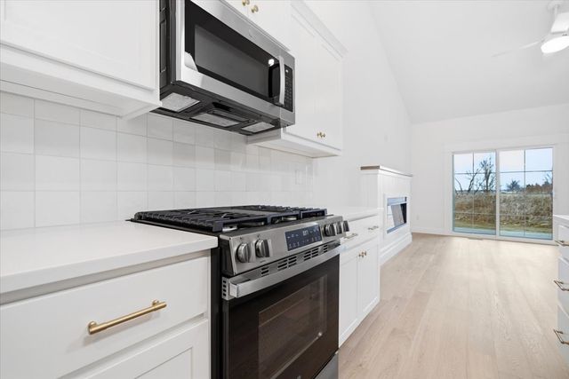 8 Stone Mill Court, Bloomington, IL 61705