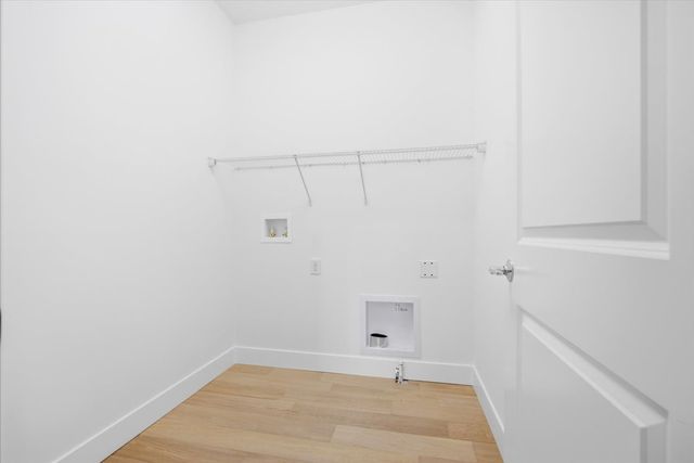 8 Stone Mill Court, Bloomington, IL 61705