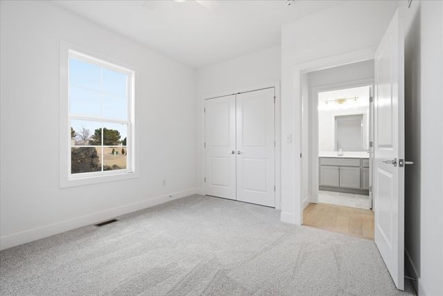 8 Stone Mill Court, Bloomington, IL 61705