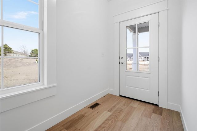 8 Stone Mill Court, Bloomington, IL 61705