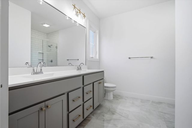 8 Stone Mill Court, Bloomington, IL 61705