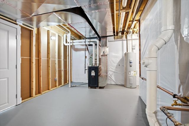 8 Stone Mill Court, Bloomington, IL 61705