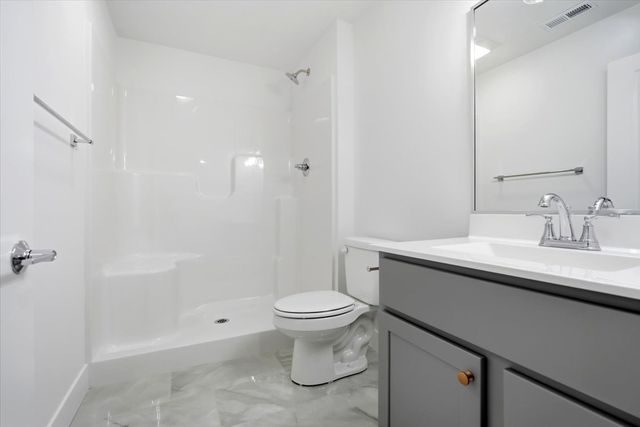 8 Stone Mill Court, Bloomington, IL 61705