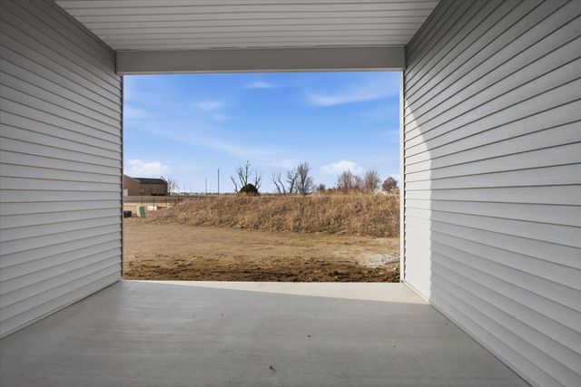 8 Stone Mill Court, Bloomington, IL 61705