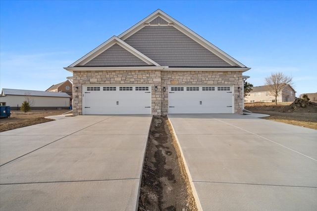 8 Stone Mill Court, Bloomington, IL 61705