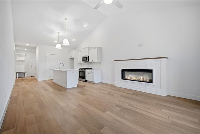 8 Stone Mill Court, Bloomington, IL 61705