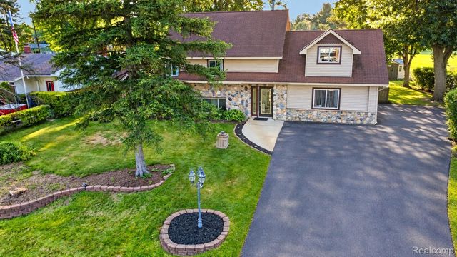 1155 Dolane Boulevard, White Lake Charter Township, MI 48383