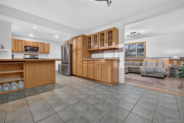 1155 Dolane Boulevard, White Lake Charter Township, MI 48383