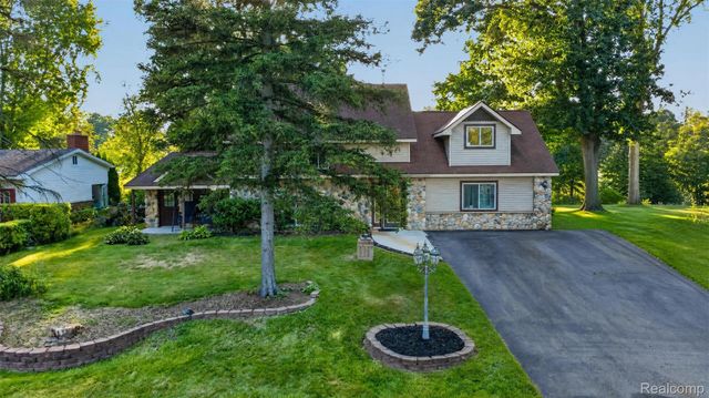 1155 Dolane Boulevard, White Lake Charter Township, MI 48383