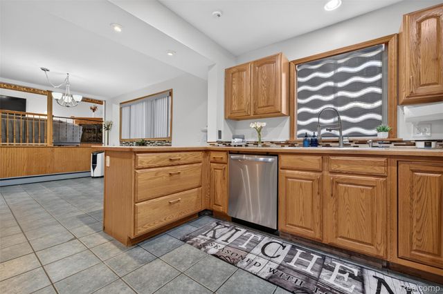 1155 Dolane Boulevard, White Lake Charter Township, MI 48383