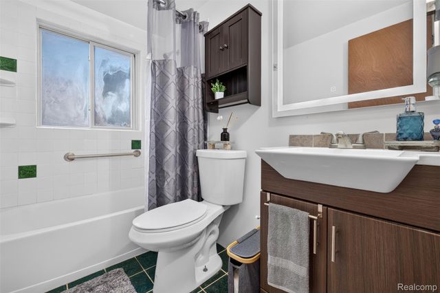 1155 Dolane Boulevard, White Lake Charter Township, MI 48383