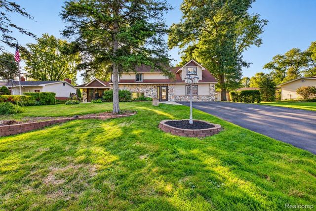 1155 Dolane Boulevard, White Lake Charter Township, MI 48383