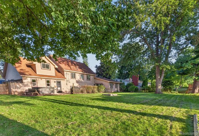 1155 Dolane Boulevard, White Lake Charter Township, MI 48383