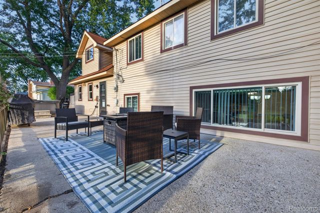 1155 Dolane Boulevard, White Lake Charter Township, MI 48383