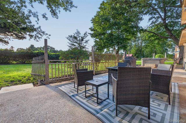 1155 Dolane Boulevard, White Lake Charter Township, MI 48383