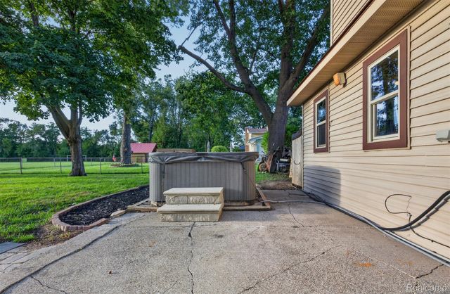 1155 Dolane Boulevard, White Lake Charter Township, MI 48383