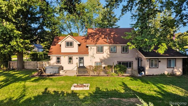 1155 Dolane Boulevard, White Lake Charter Township, MI 48383