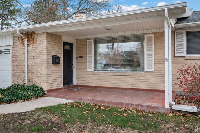 1610 E MOOR DALE LN, Holladay, UT 84117