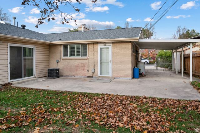 1610 E MOOR DALE LN, Holladay, UT 84117