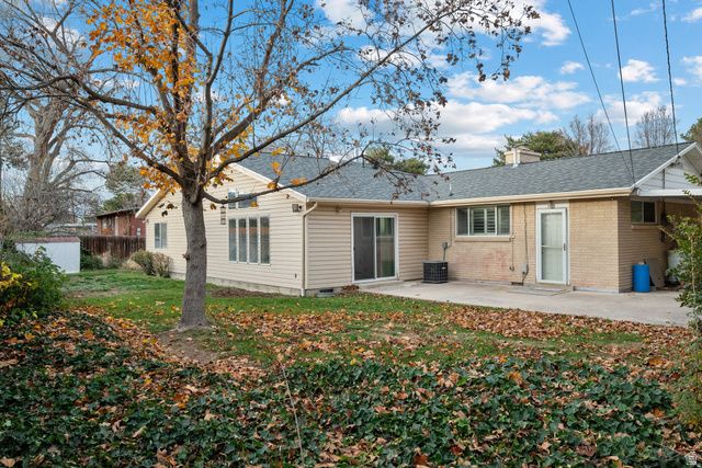 1610 E MOOR DALE LN, Holladay, UT 84117