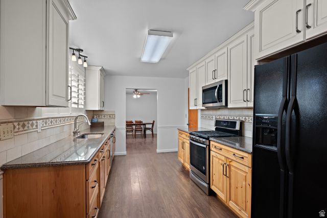 1610 E MOOR DALE LN, Holladay, UT 84117