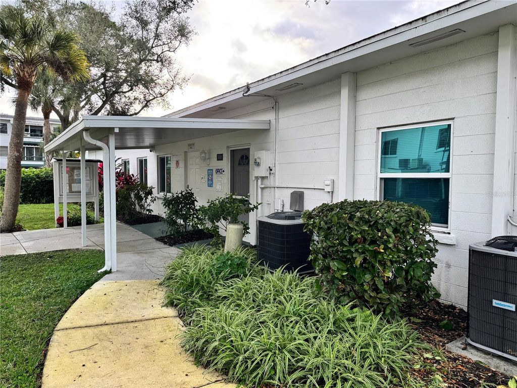 Image 20 of property listing at 1826 SUNNY DRIVE D26, Bradenton, FL 34207