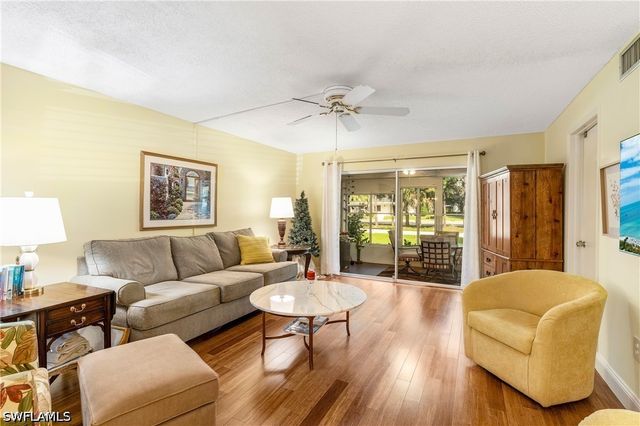 200 Valley Stream DR 4B, Naples, FL 34113