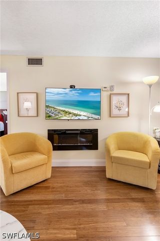 200 Valley Stream DR 4B, Naples, FL 34113