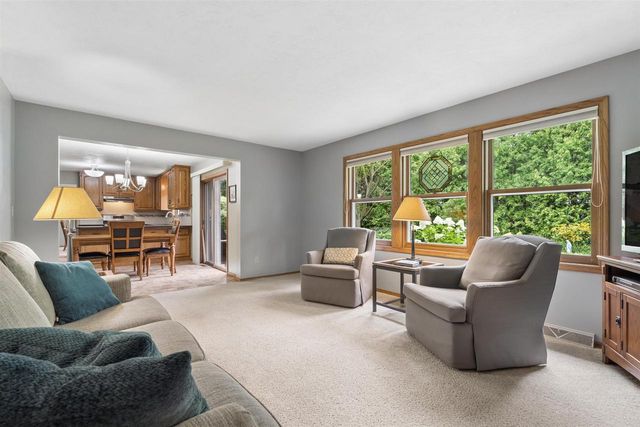 33 PHEASANT COURT, Appleton, WI 54915