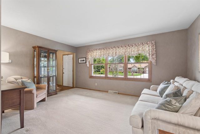 33 PHEASANT COURT, Appleton, WI 54915
