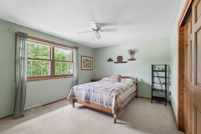 33 PHEASANT COURT, Appleton, WI 54915