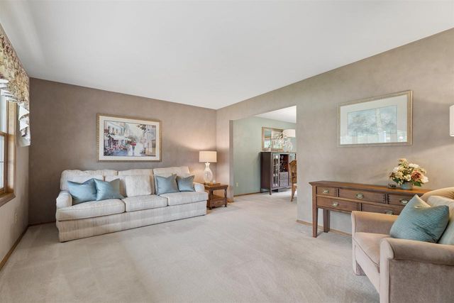 33 PHEASANT COURT, Appleton, WI 54915