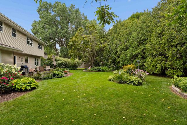 33 PHEASANT COURT, Appleton, WI 54915