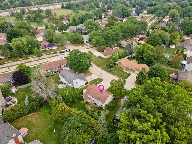 33 PHEASANT COURT, Appleton, WI 54915