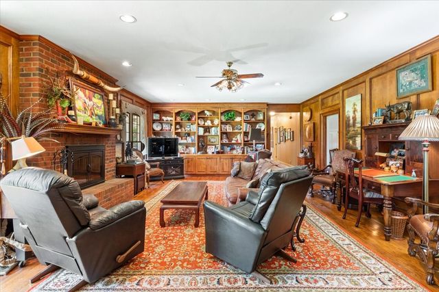 502 County Road 42520, Paris, TX 75462