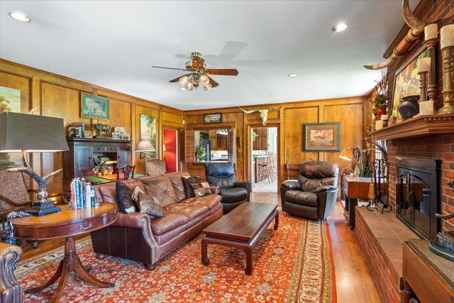 502 County Road 42520, Paris, TX 75462